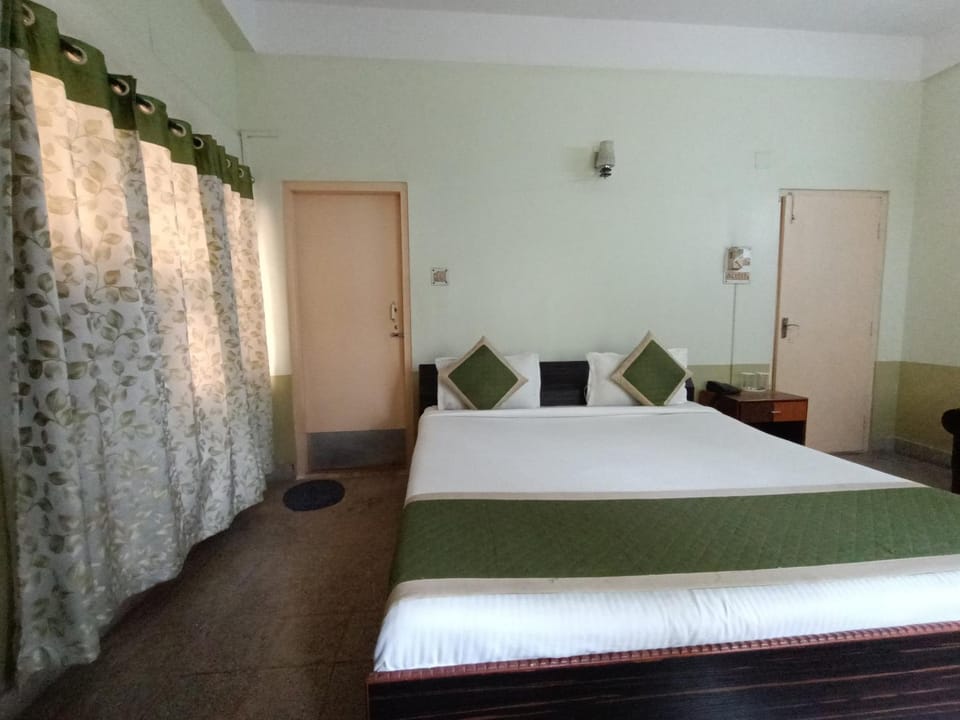 Bed, View (from property/room), View (from property/room), Photo of the whole room, Bedroom, Garden view, Garden view, Landmark view, Landmark view, River view, River view, Street view, Street view