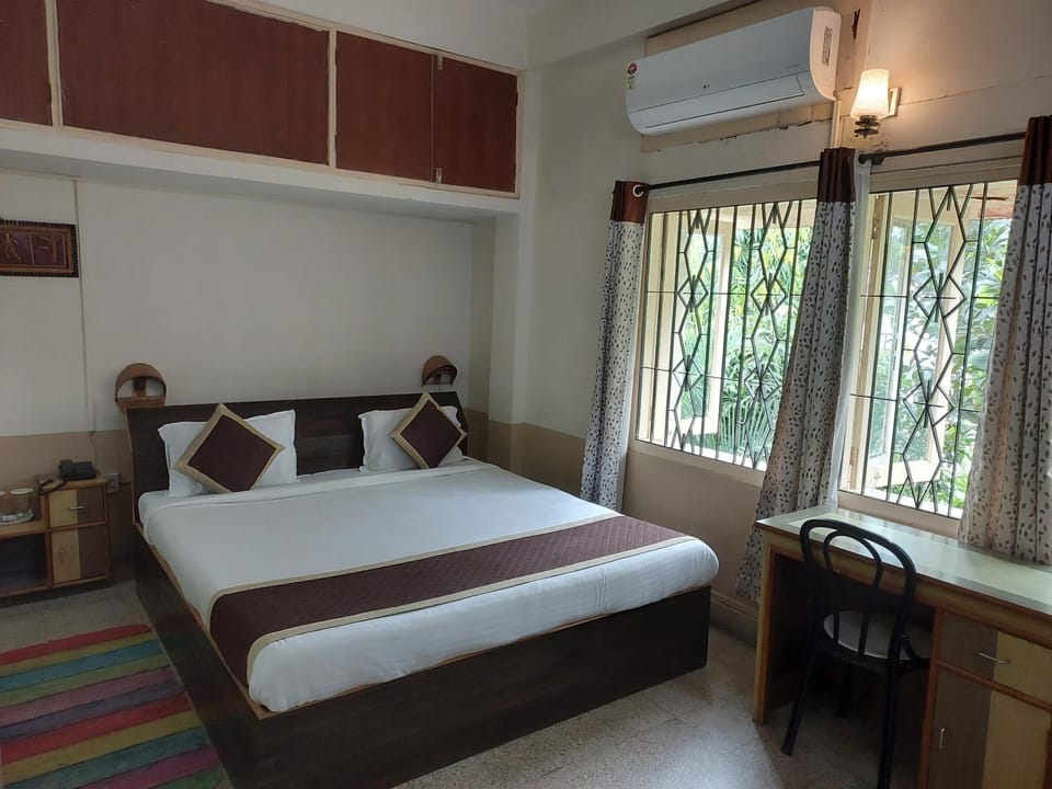 Nearby landmark, Restaurant/places to eat, Natural landscape, Garden, TV and multimedia, Food and drinks, Garden view, Landmark view, River view, Street view, Parking, wardrobe, air conditioner