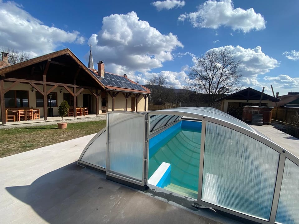 Spa and wellness centre/facilities, Swimming pool