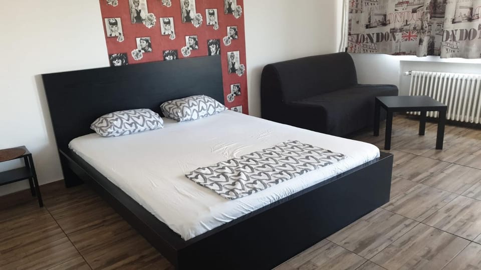 Bed, Photo of the whole room