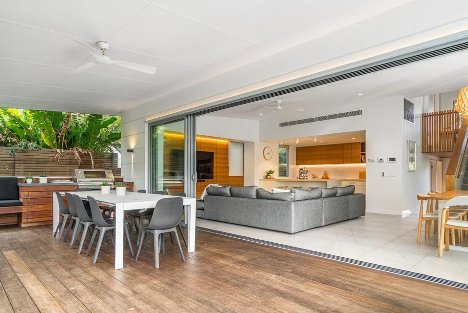 Patio, Living room, Seating area, Dining area