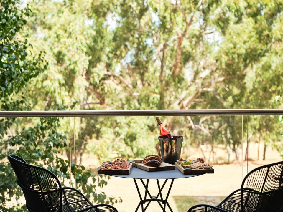 Balcony/Terrace, Food, Alcoholic drinks