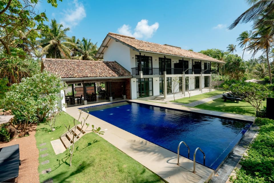 Property building, Day, Garden, Garden view, Pool view, Swimming pool, sunbed
