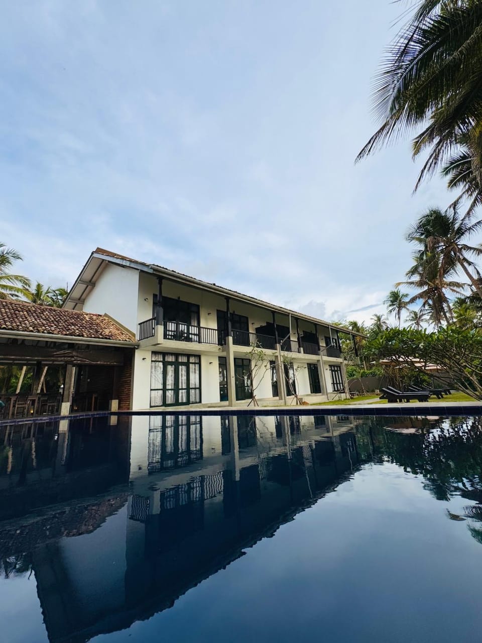 Property building, Day, Pool view, Swimming pool