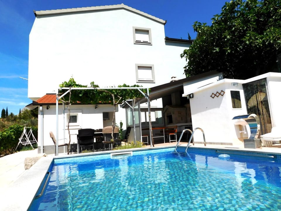 Property building, Swimming pool, Swimming pool
