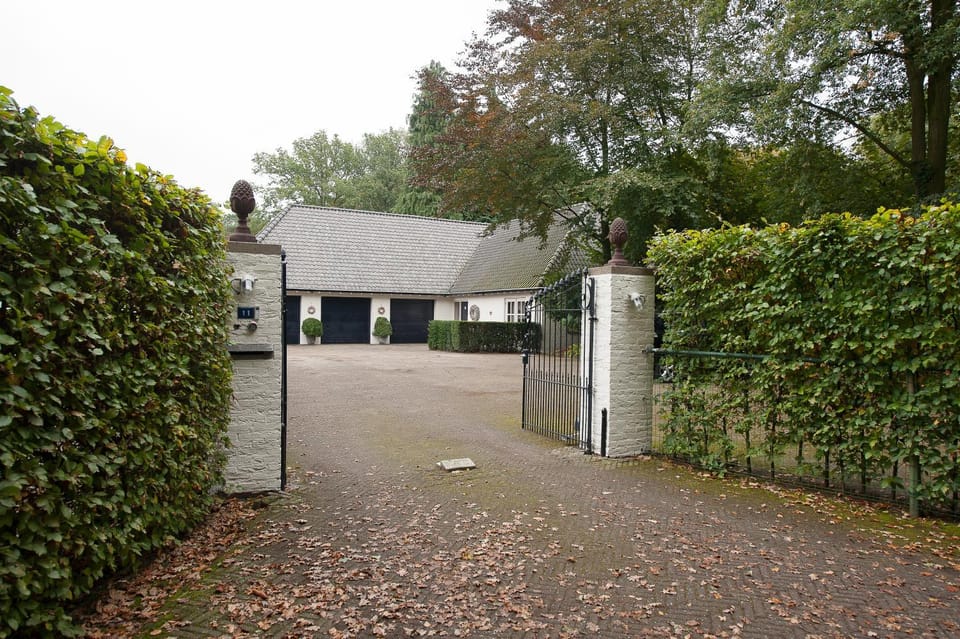 Facade/entrance, Garden