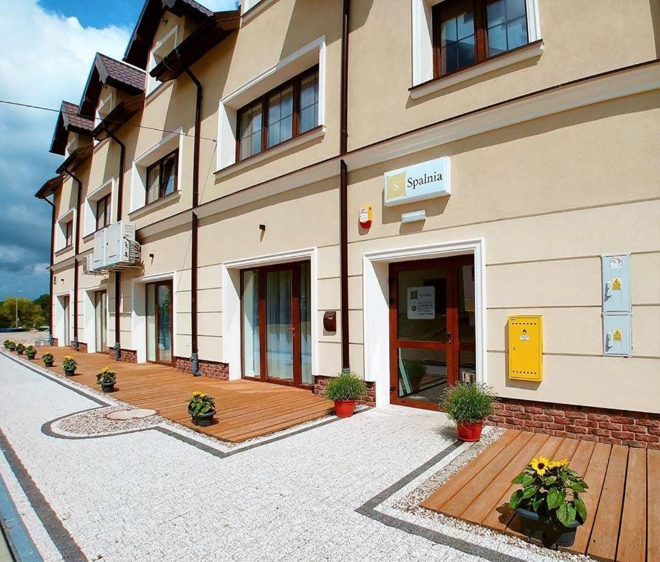 Property building, Day, Neighbourhood