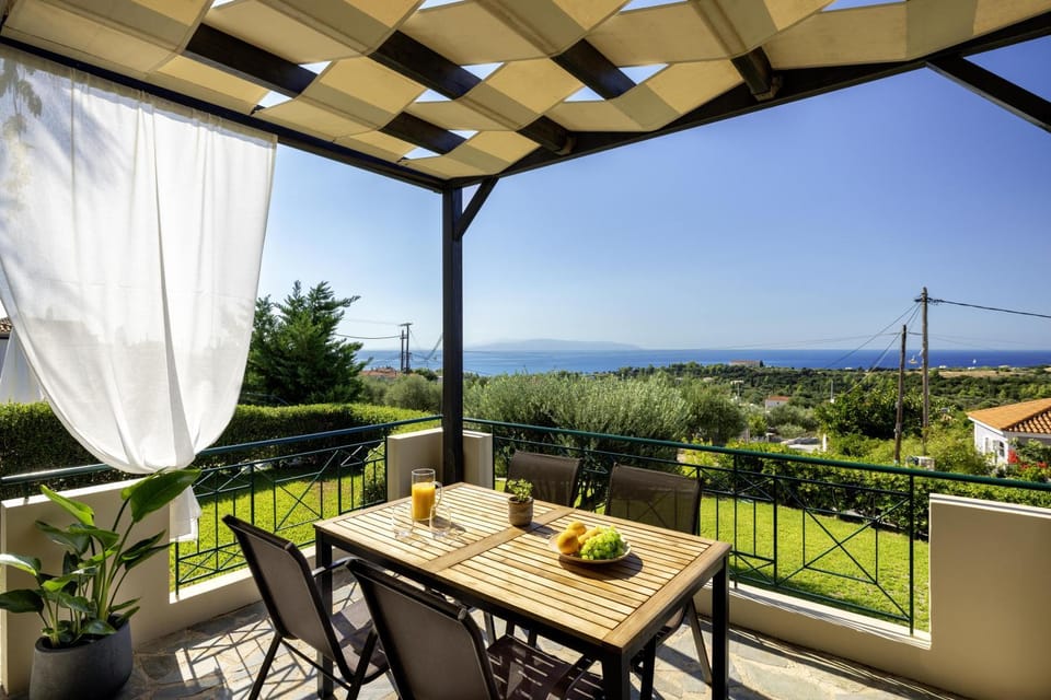 Natural landscape, View (from property/room), Balcony/Terrace, Seating area, Sea view