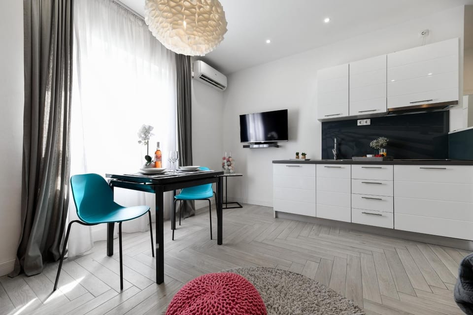 TV and multimedia, Kitchen or kitchenette, Seating area, Dining area, air conditioner