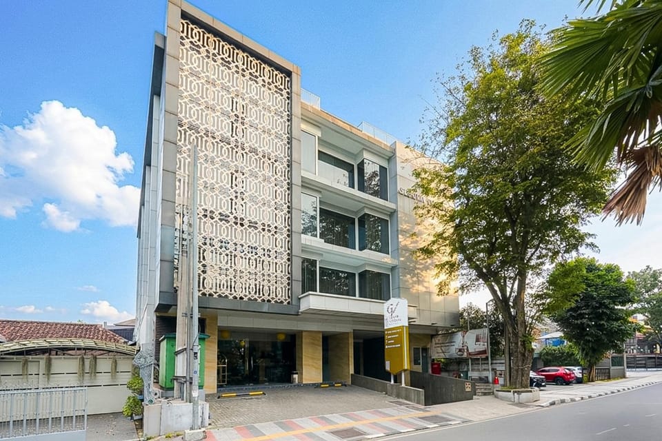 Facade/entrance