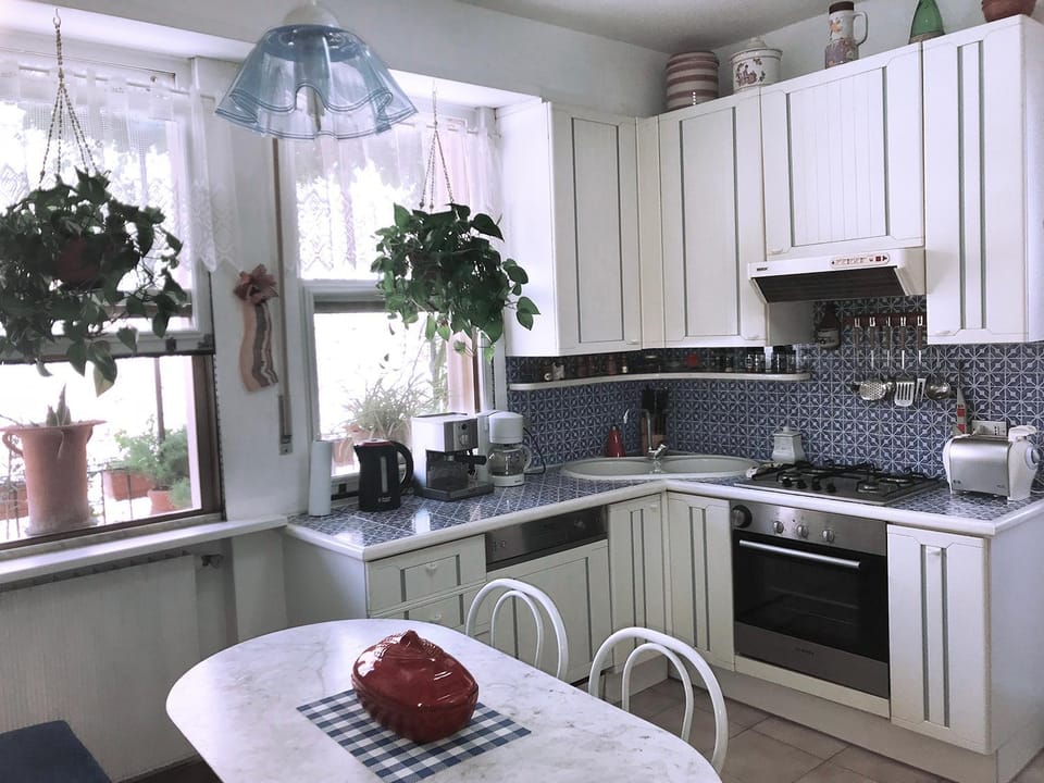 Coffee/tea facilities, Kitchen or kitchenette