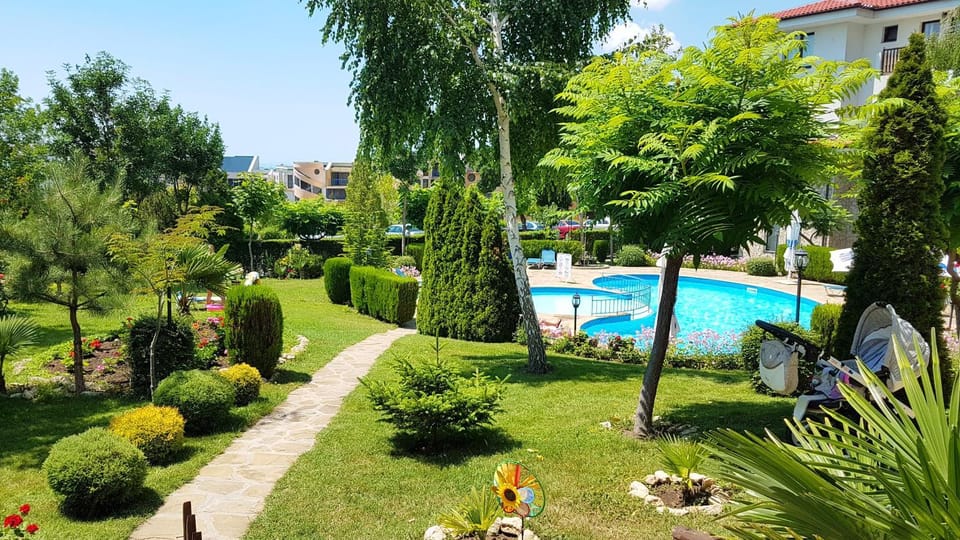 Garden view, Pool view