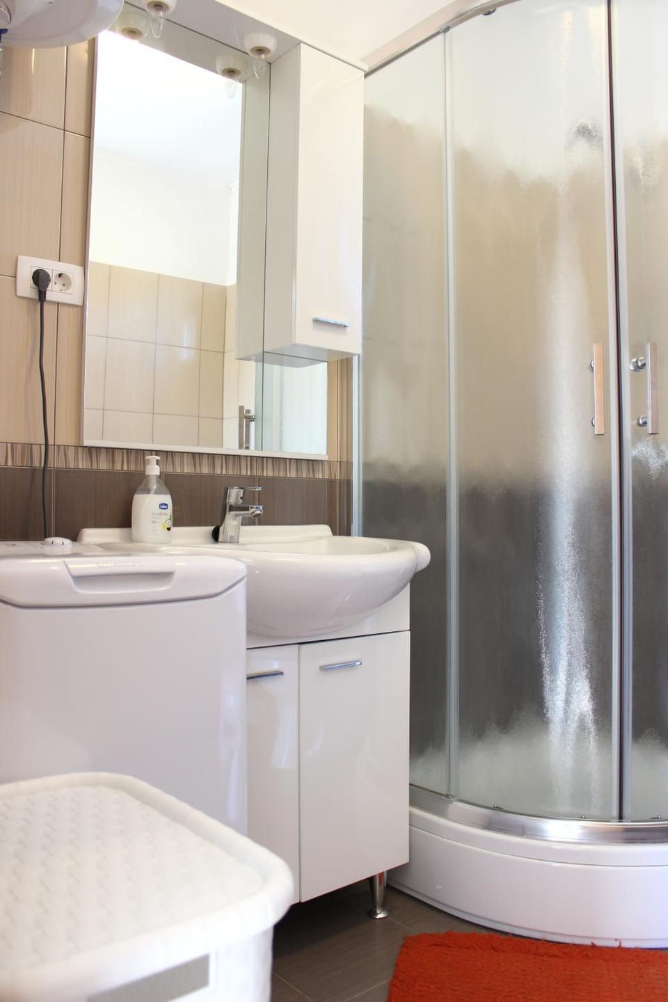 Shower, Toilet, Hot Tub, Bathroom