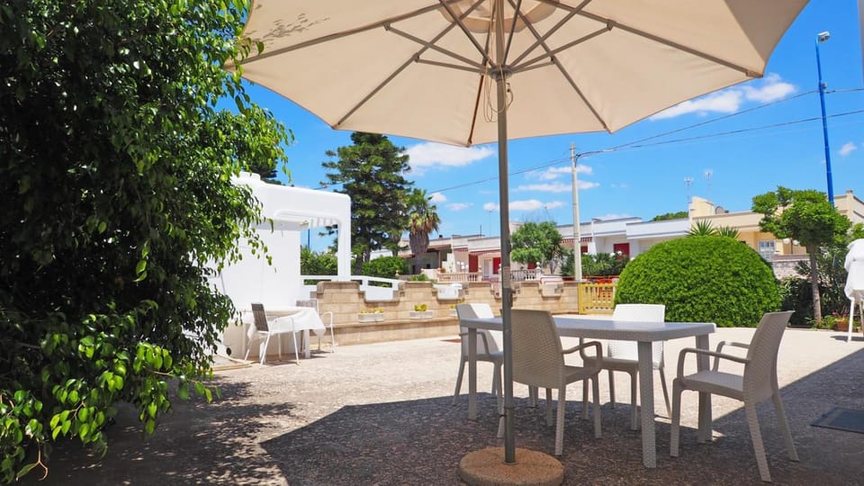 Patio, Day, Garden, Dining area, Garden view
