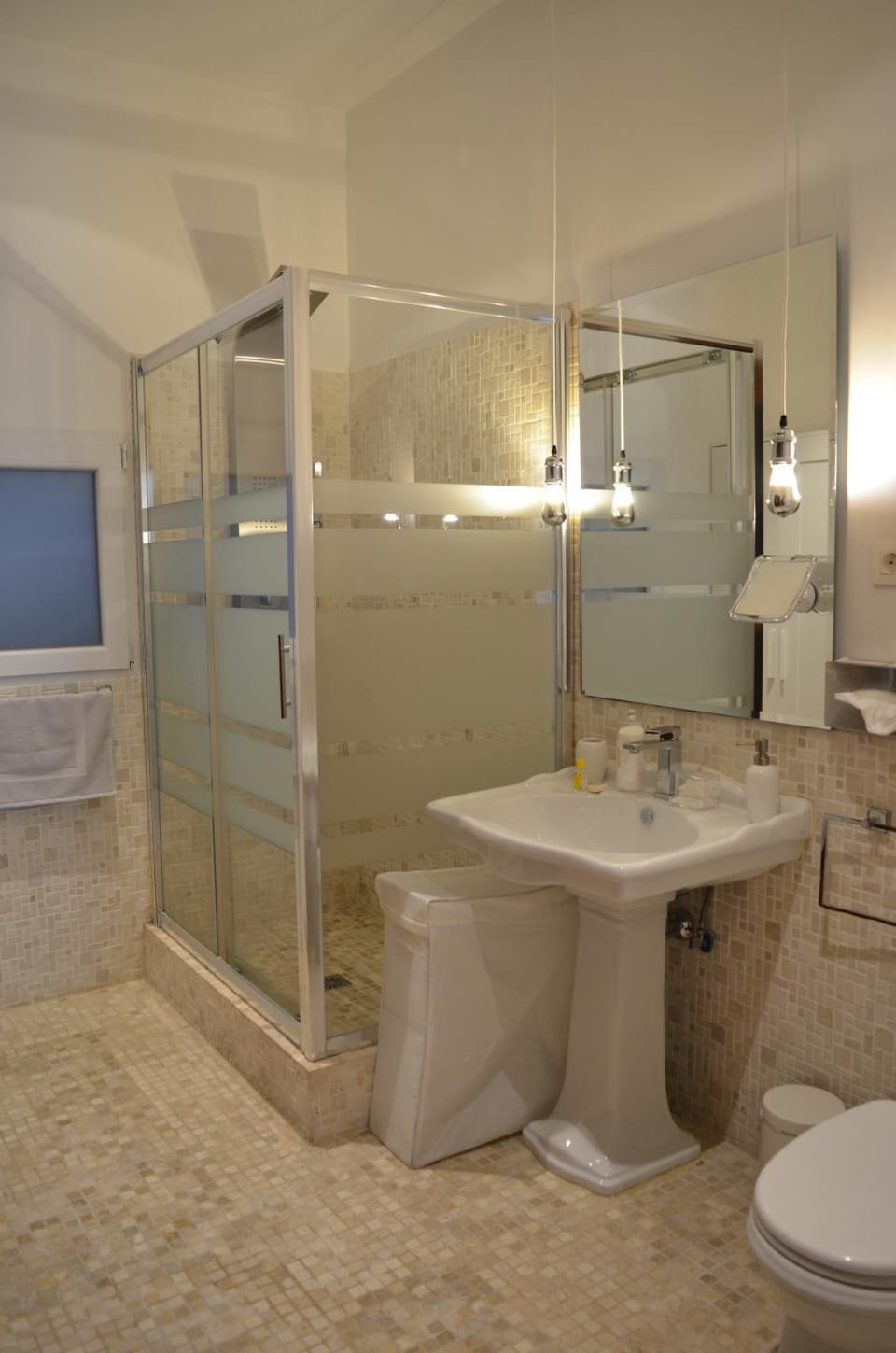 Shower, Toilet, Bathroom, Decorative detail