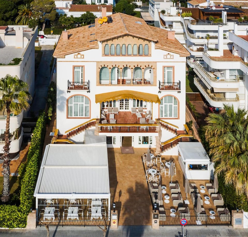 Facade/entrance, Bird's eye view