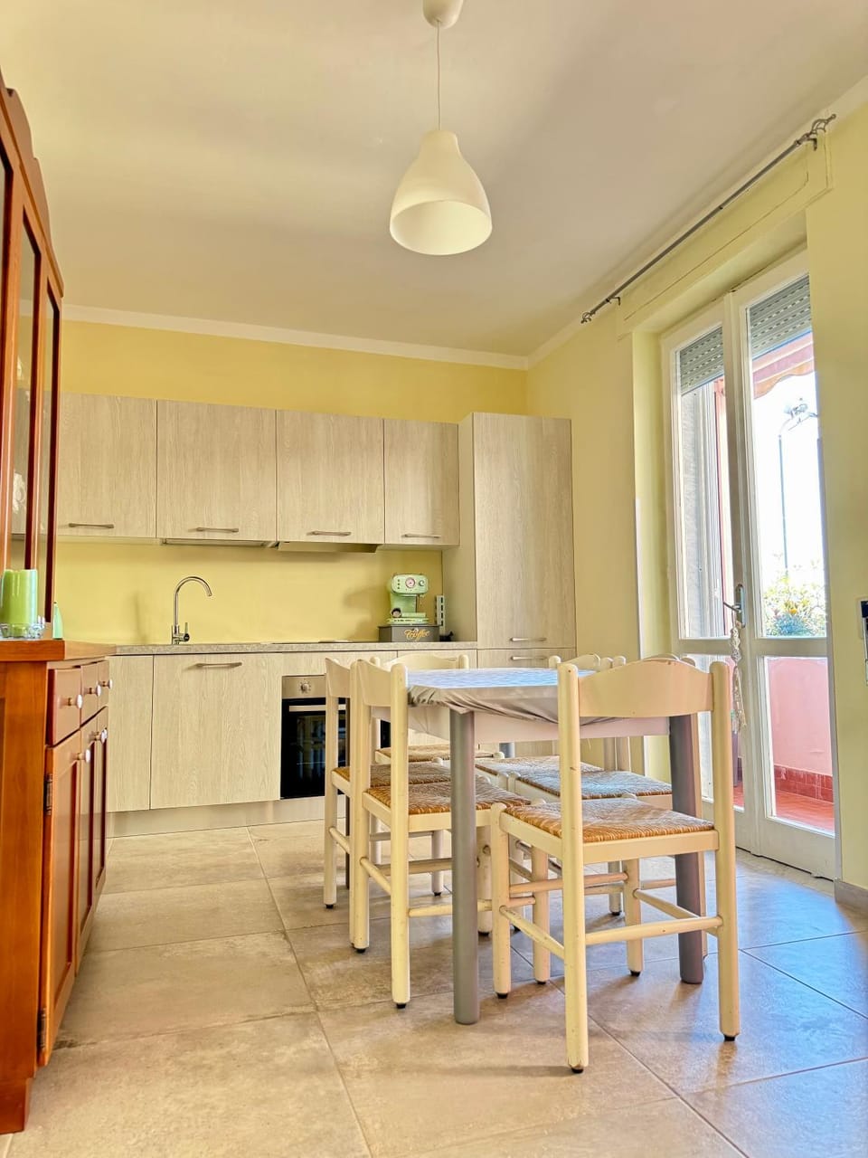 Dining area, kitchen