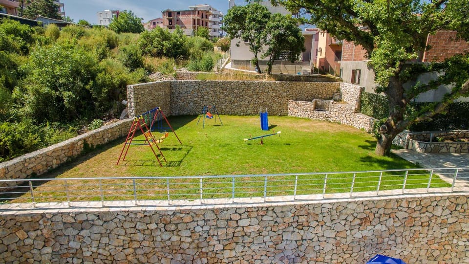 BBQ facilities, Children play ground