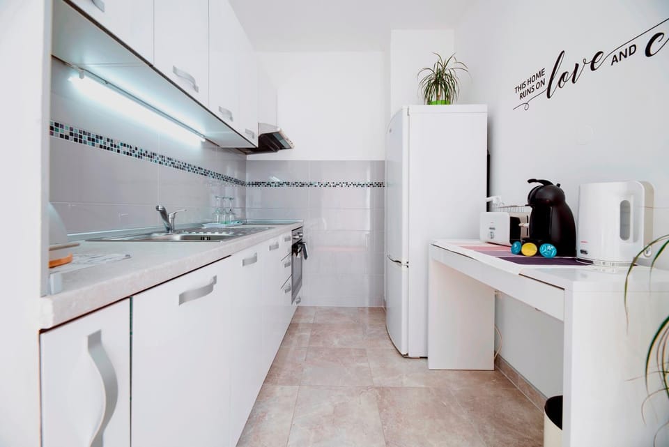 Kitchen or kitchenette, dishwasher, pet friendly, stove