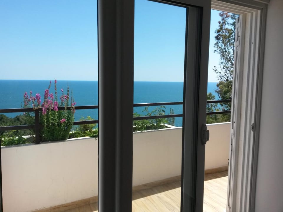 Natural landscape, View (from property/room), Balcony/Terrace, Garden view, Sea view