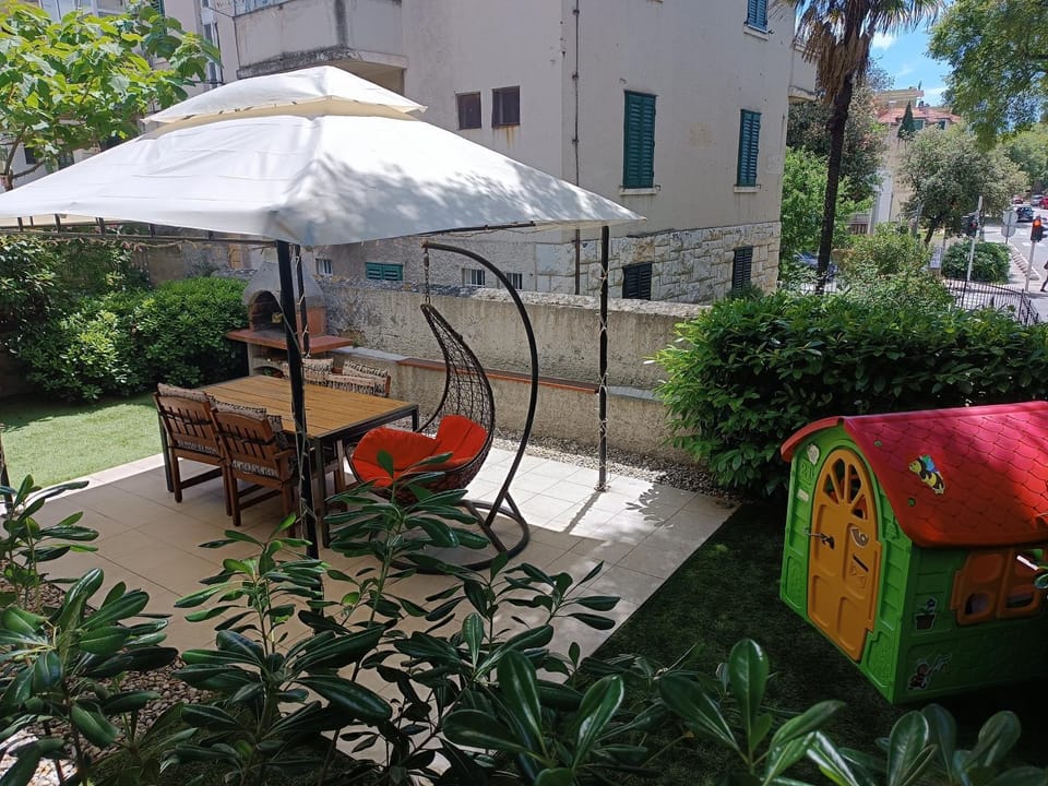 Patio, Garden view
