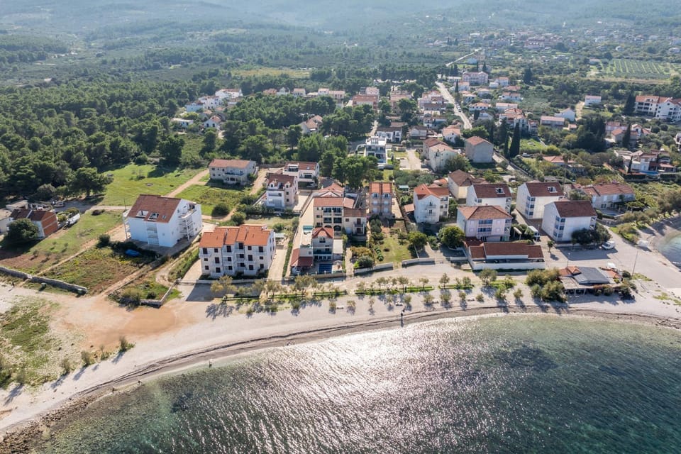 Neighbourhood, Bird's eye view, Beach, Location