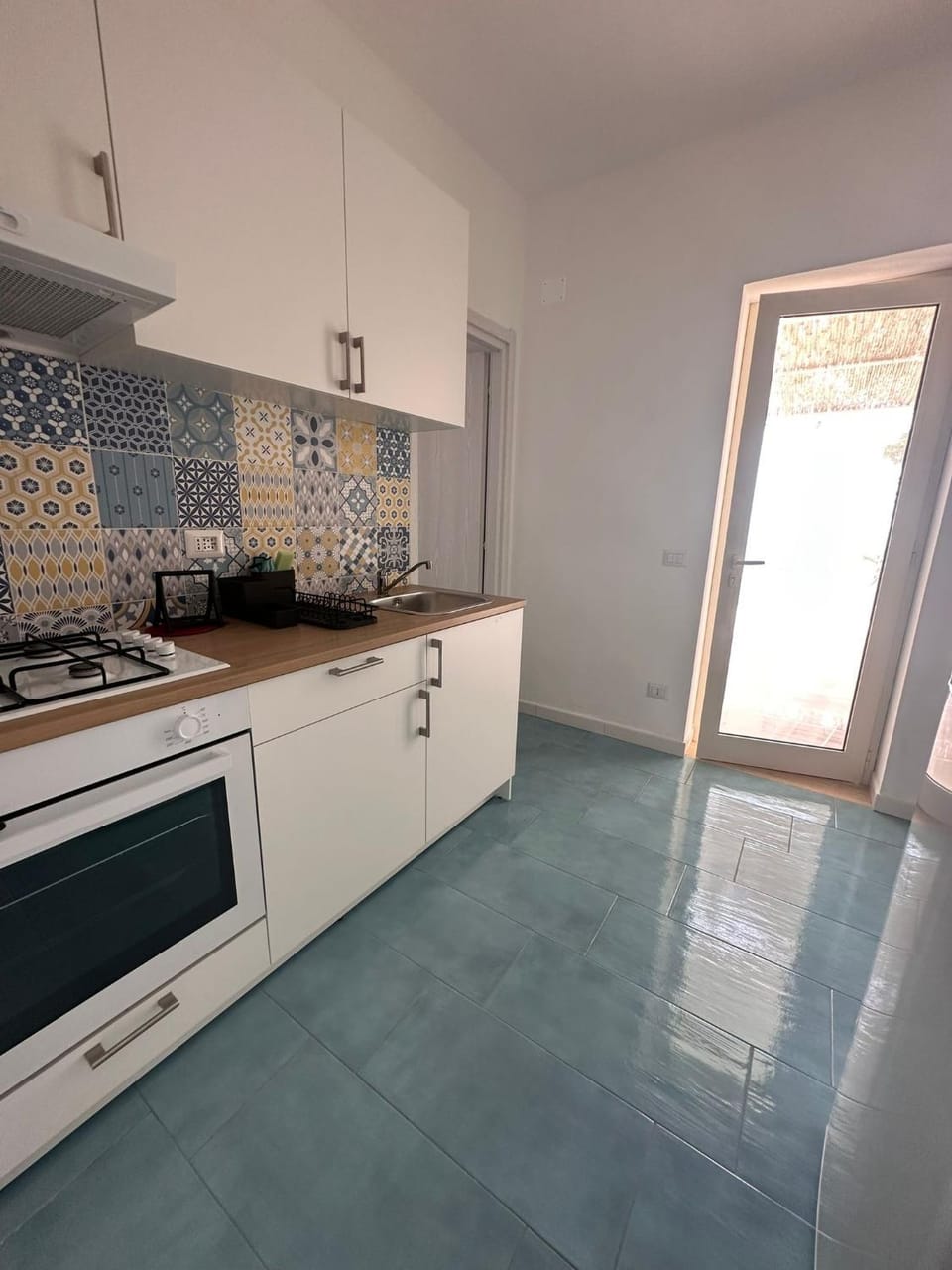 Kitchen or kitchenette, pet friendly, stove