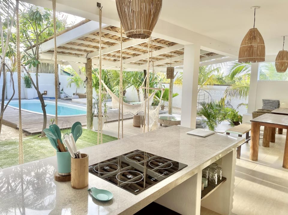 Dining area, Swimming pool, kitchen