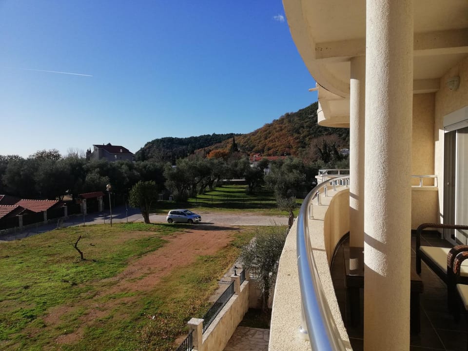 Balcony/Terrace, Garden view