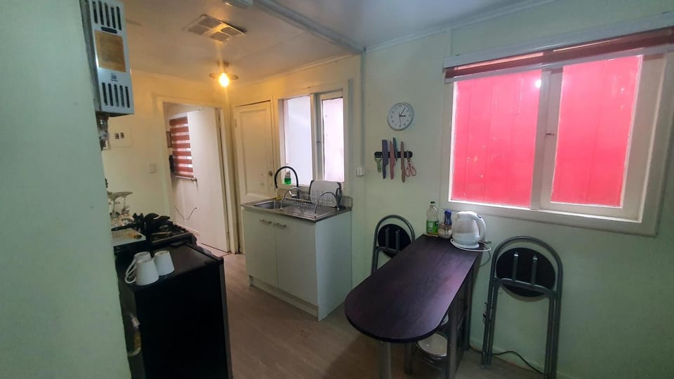 Kitchen or kitchenette, Living room, Seating area, Dining area, oven