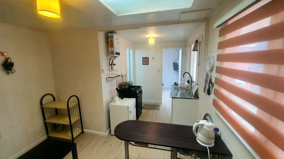 Kitchen or kitchenette, Living room, Seating area, Dining area