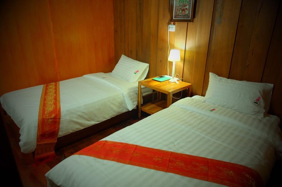The history cafe' & guesthouse Bed and Breakfast in Thailand