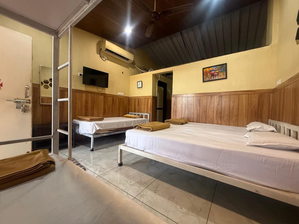 Bed, TV and multimedia, Photo of the whole room, Bedroom, air conditioner