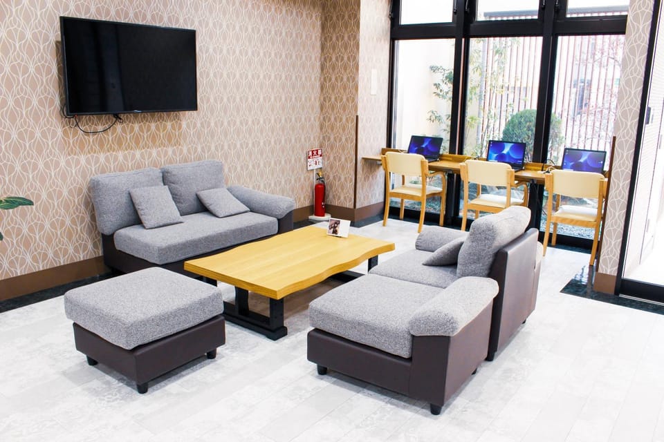Communal lounge/ TV room, Lobby or reception
