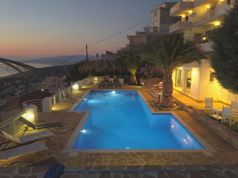 Balcony/Terrace, Communal kitchen, Swimming pool
