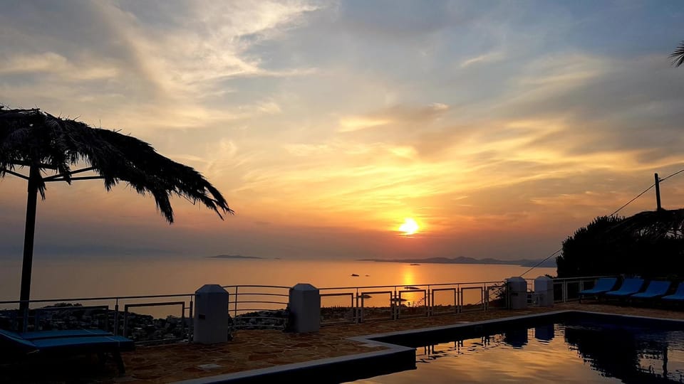 Balcony/Terrace, City view, Pool view, Sea view, Swimming pool, Sunset