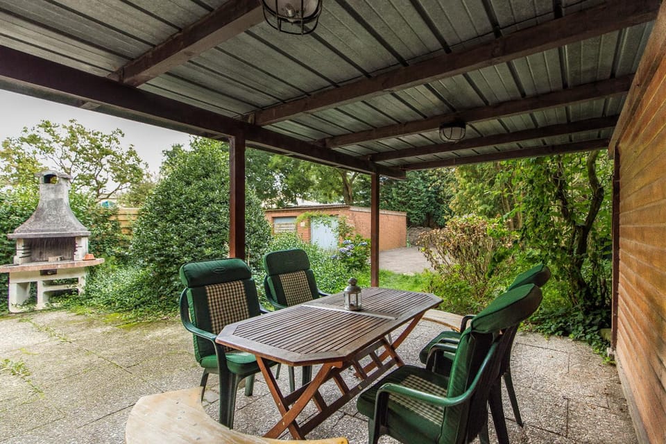 Patio, BBQ facilities