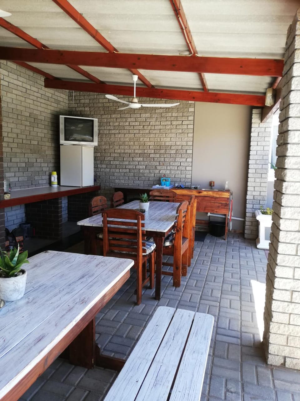 BBQ facilities, Kitchen or kitchenette