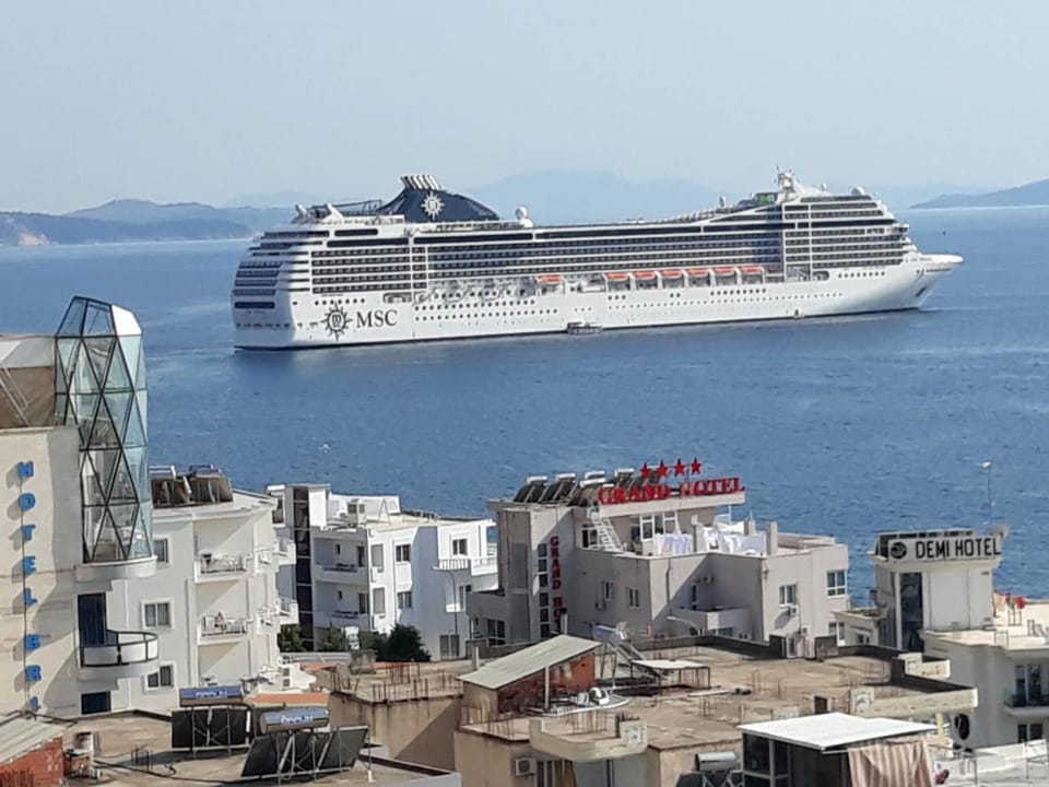 Hermes Luxury Penthouse Apartment in Sarandë