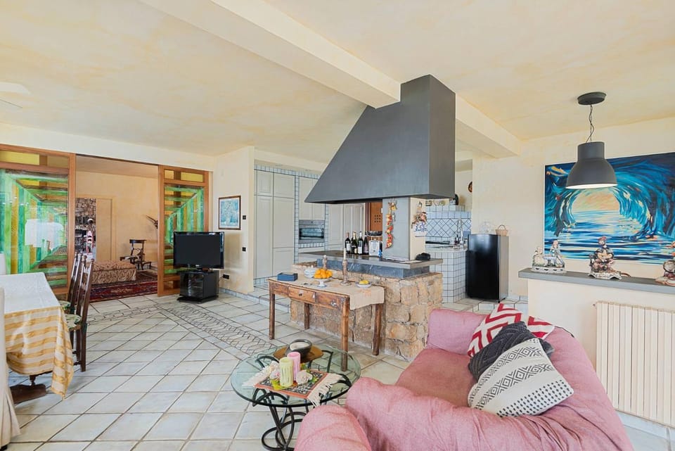 Kitchen or kitchenette, Living room, Seating area