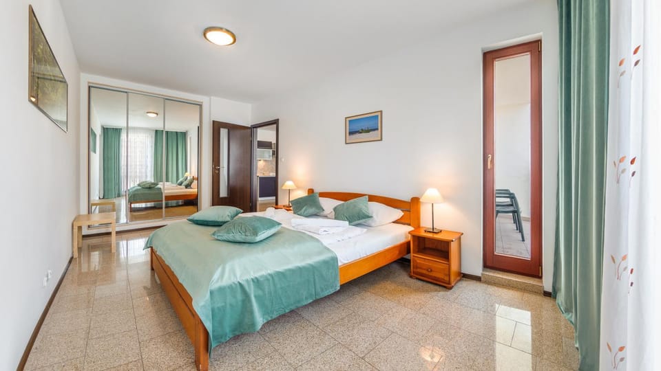 Bed, Bedroom, wardrobe