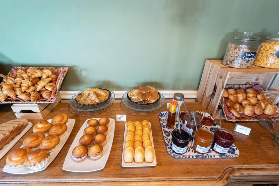 Breakfast, Breakfast, Continental breakfast, Continental breakfast, Buffet breakfast, Buffet breakfast