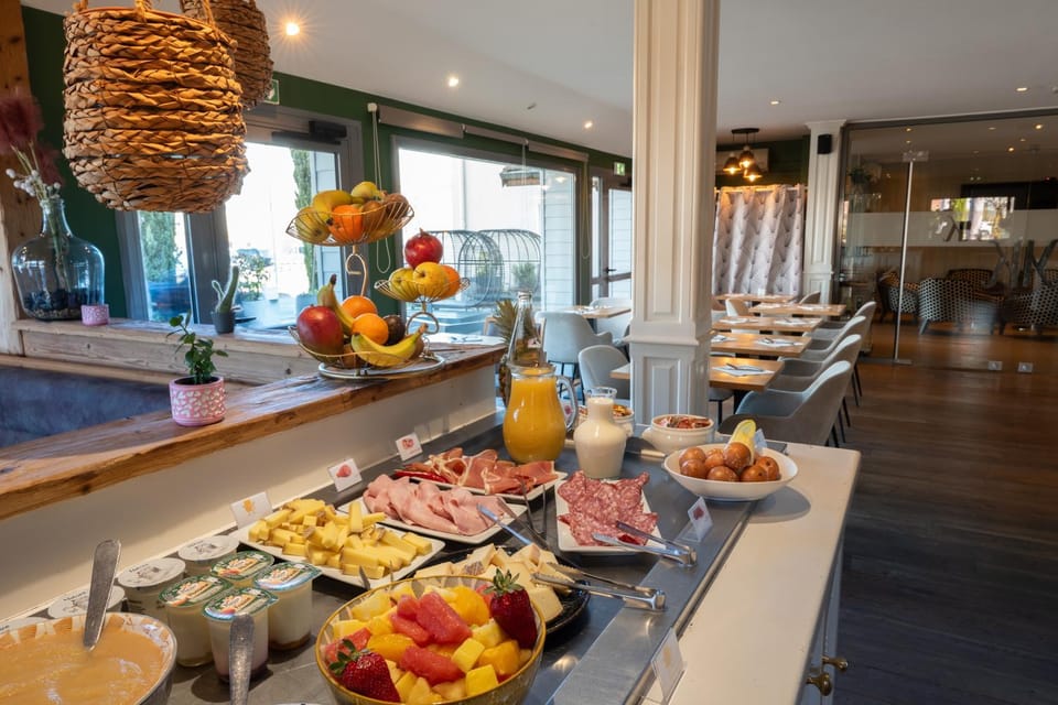 Breakfast, Breakfast, Continental breakfast, Continental breakfast, Buffet breakfast, Buffet breakfast