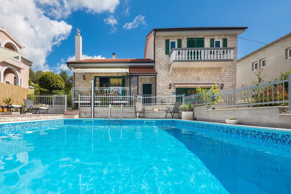 Facade/entrance, Swimming pool