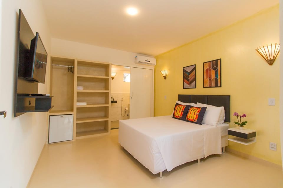 Bed, Bathroom, TV and multimedia, Photo of the whole room, Bedroom, wardrobe, air conditioner
