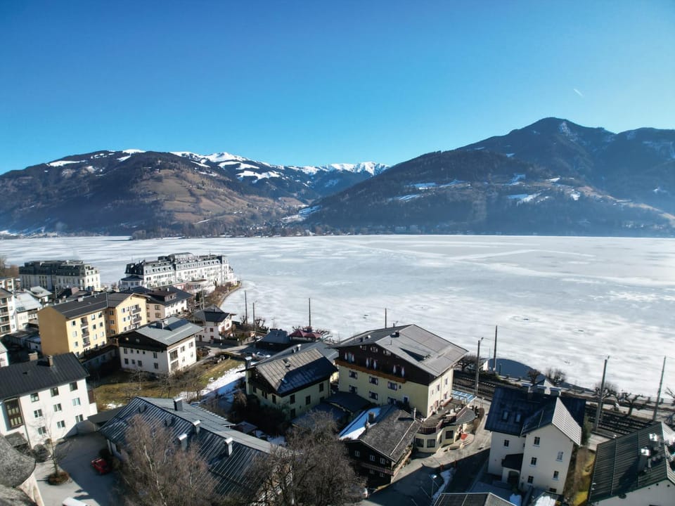 Nearby landmark, Winter, Lake view, Mountain view
