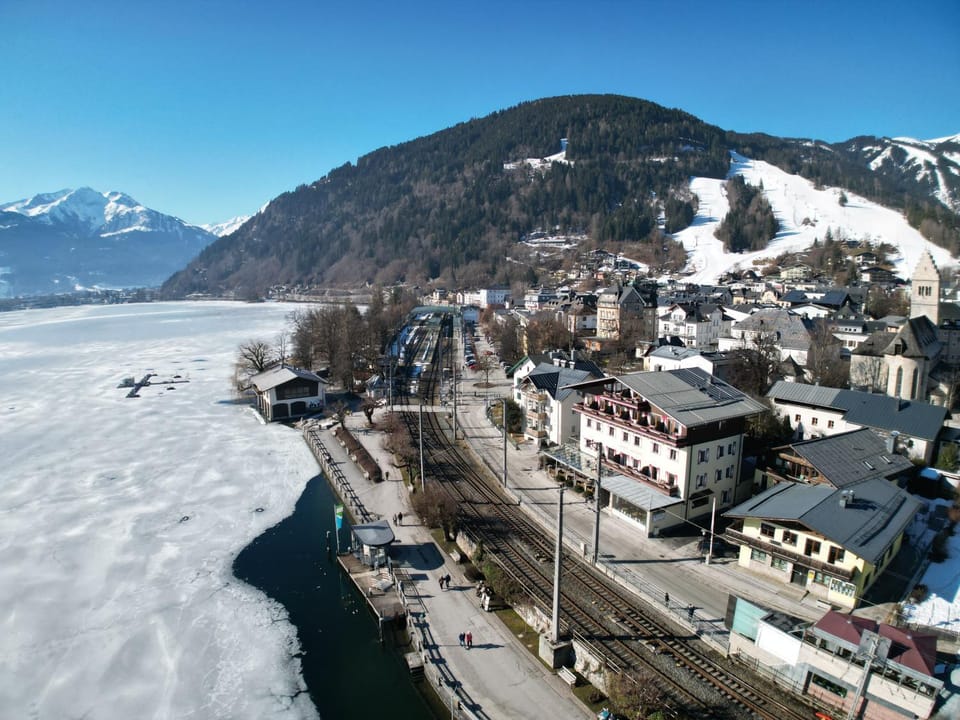 Property building, Winter, Skiing