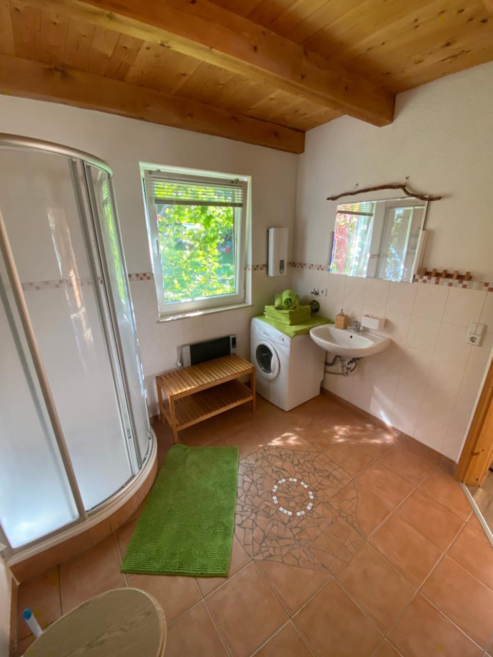 Shower, Bathroom, towels, washing machine