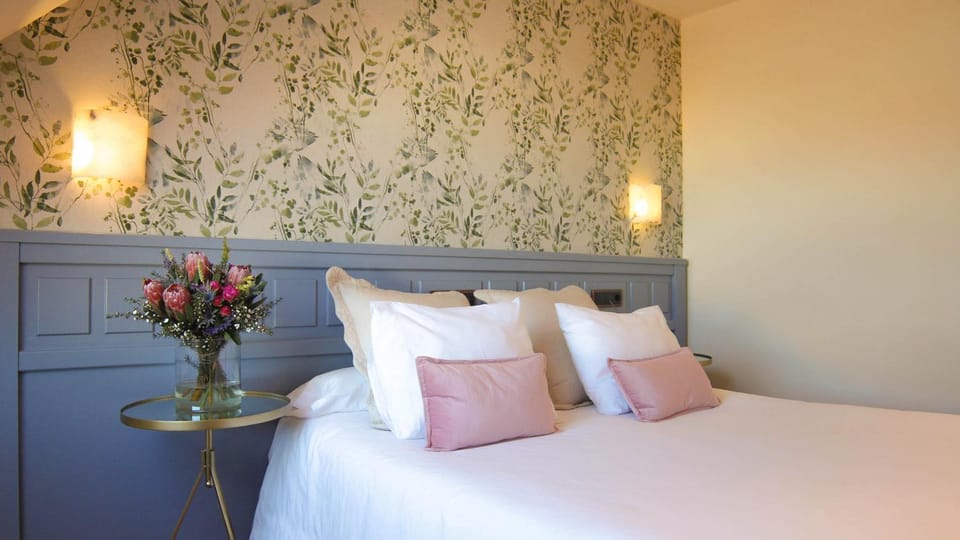 Photo of the whole room, Decorative detail