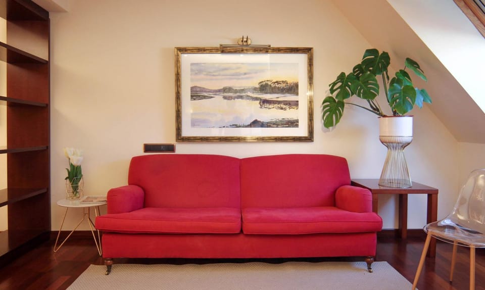 Photo of the whole room, Decorative detail